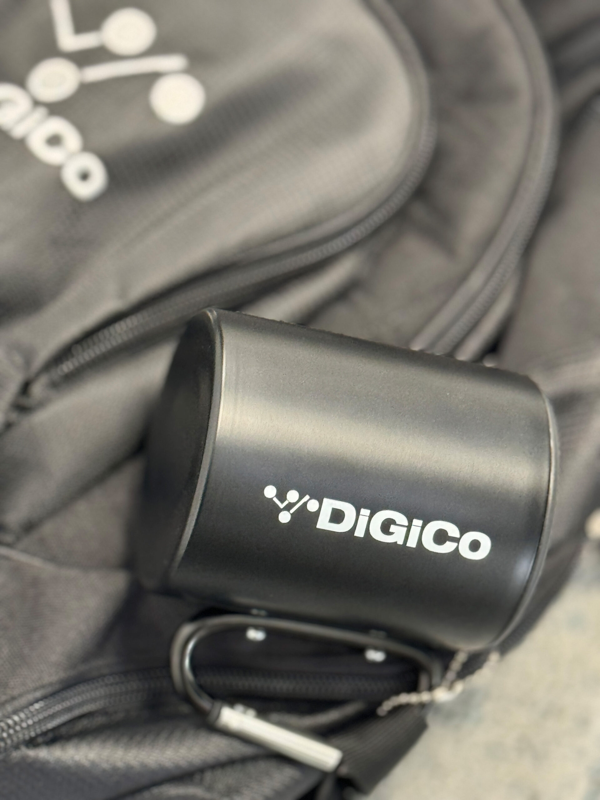 digico-quantum-karabiner-tasse-300ml-schwarz-edelstahl image 3